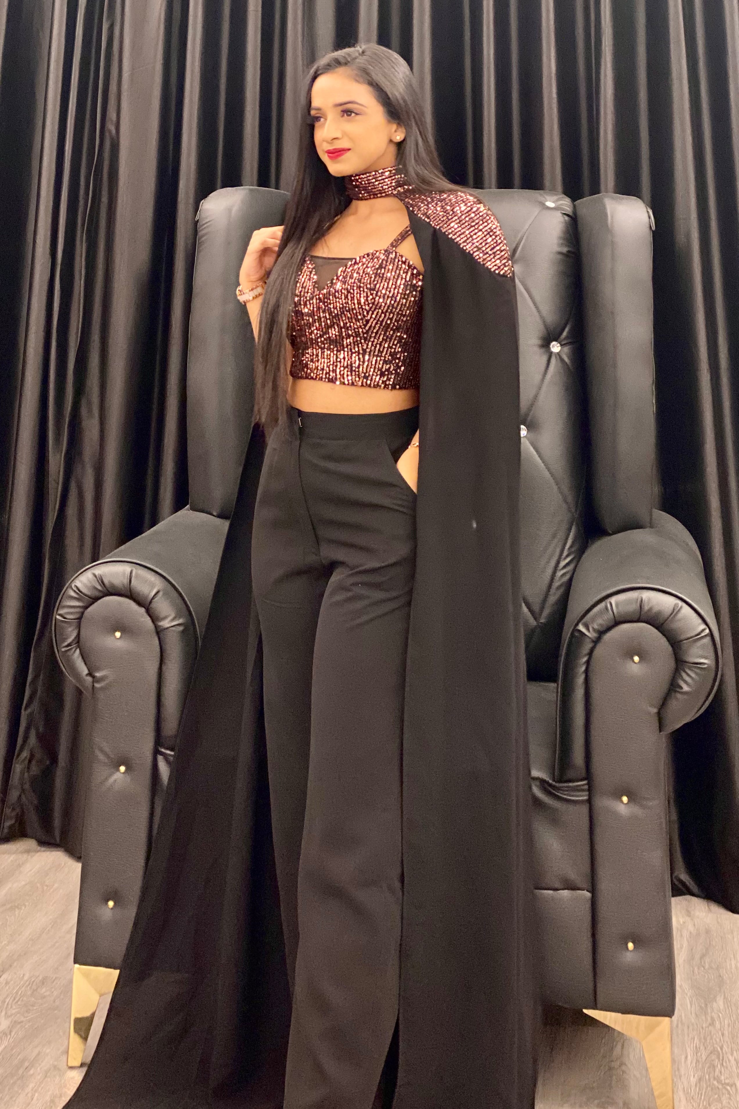 3-Piece Rose Gold Sequined Trail Cape Set - Black